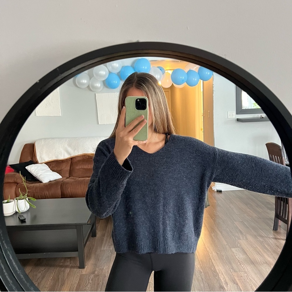 H&M V-neck Dark Blue  Oversized Sweater - Picture 2 of 9